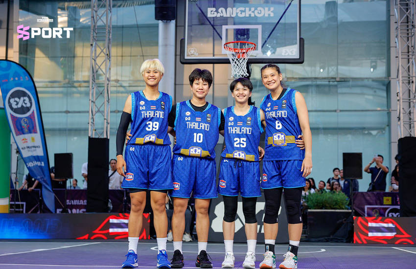 นักกีฬาบาสเกตบอล 3x3 ทีมชาติไทย กำลังแข่งขันในศึก FIBA 3x3 Champions Cup 2026 ที่เซ็นทรัลเวิลด์ 3