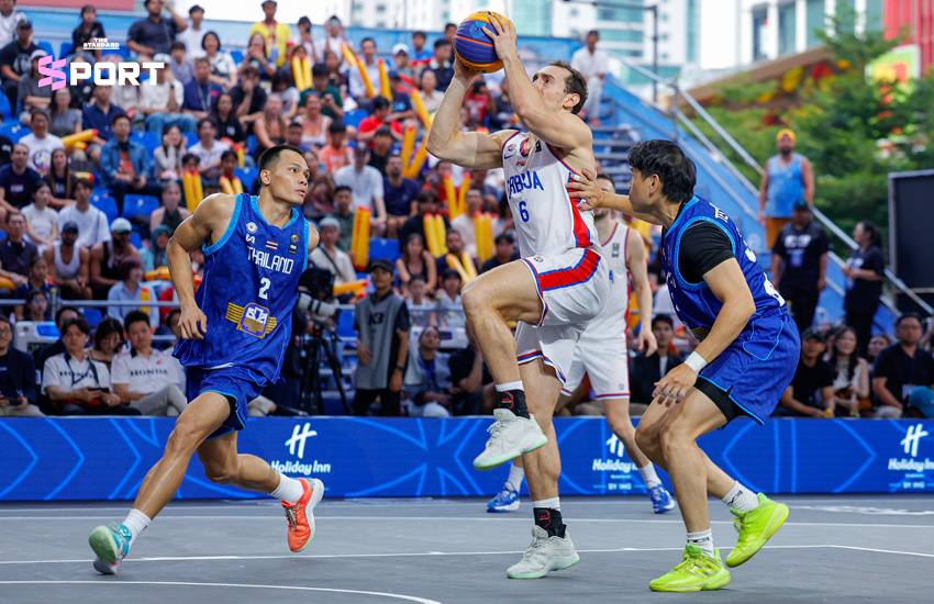นักกีฬาบาสเกตบอล 3x3 ทีมชาติไทย กำลังแข่งขันในศึก FIBA 3x3 Champions Cup 2026 ที่เซ็นทรัลเวิลด์ 4