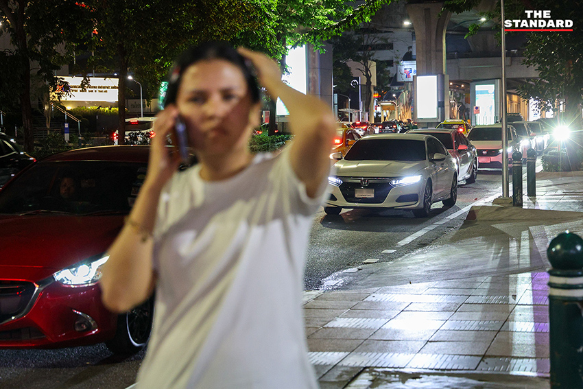 ประชาชนจำนวนมากต่อคิวเติมน้ำมันกลางดึก หลัง กบน. ประกาศขึ้นราคาดีเซลและเบนซิน 4