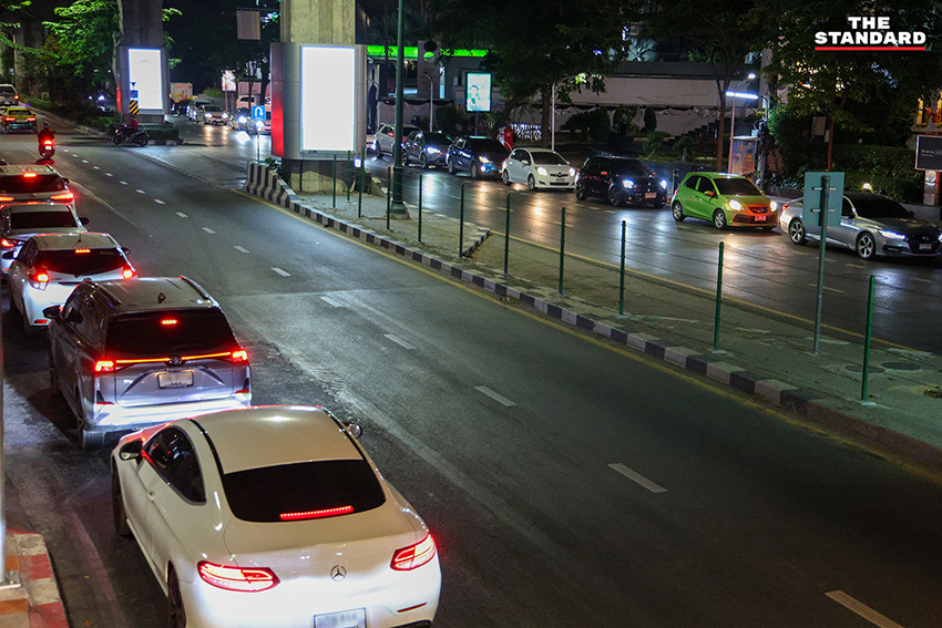 ประชาชนจำนวนมากต่อคิวเติมน้ำมันกลางดึก หลัง กบน. ประกาศขึ้นราคาดีเซลและเบนซิน 6