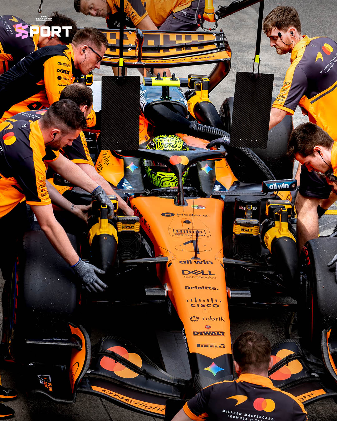 จอร์จ รัสเซลล์ นักแข่ง F1 จากทีม Mercedes ขณะคว้าโพลโพซิชันในการแข่งขัน Australian Grand Prix ปี 2026 6