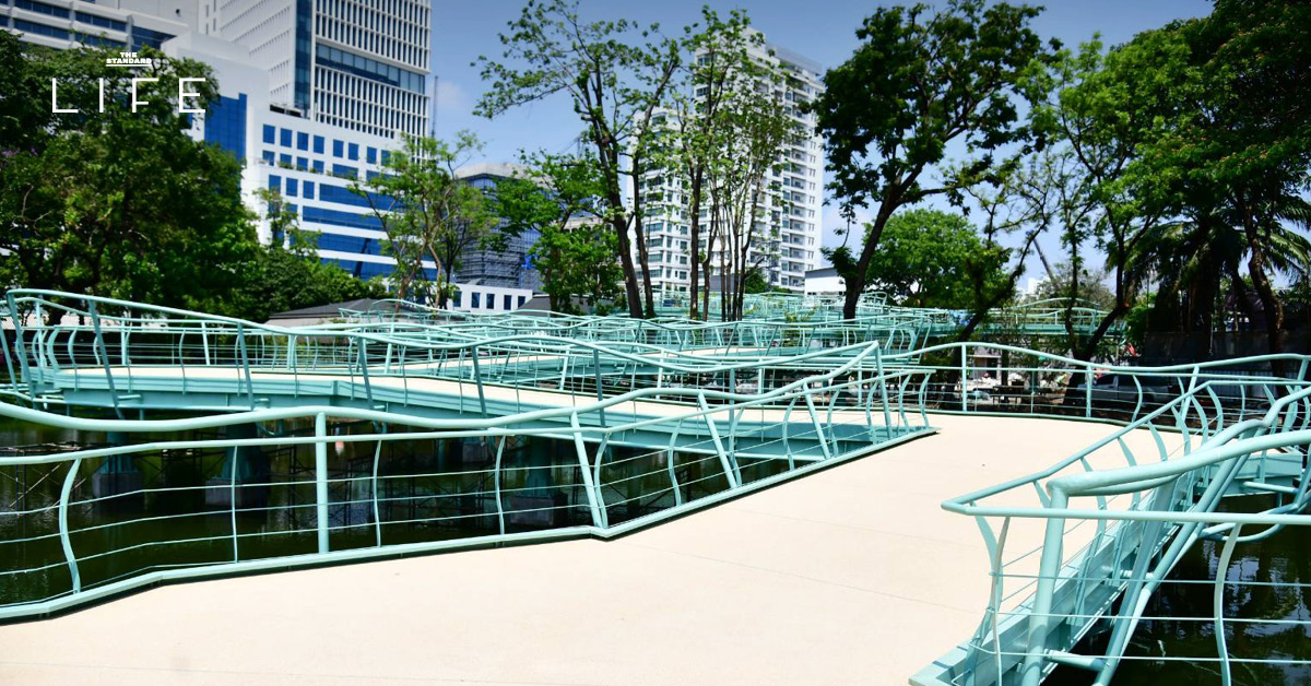 ภาพสะพานเขียวเชื่อมสวนลุมพินีและสวนเบญจกิติ เตรียมเปิดให้ประชาชนเดินวิ่งออกกำลังกาย
