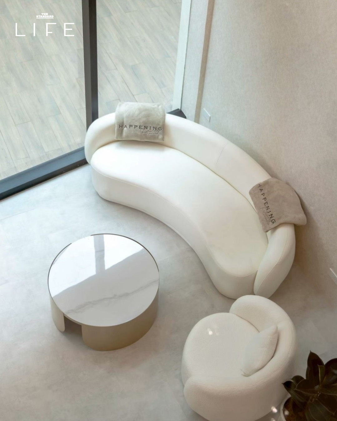 ภาพภายใน Happening Hair and Nail Spa สาขาสุขุมวิท 49 แสดงบรรยากาศโปร่งสบาย เน้นการดูแลความงามแบบองค์รวม 3