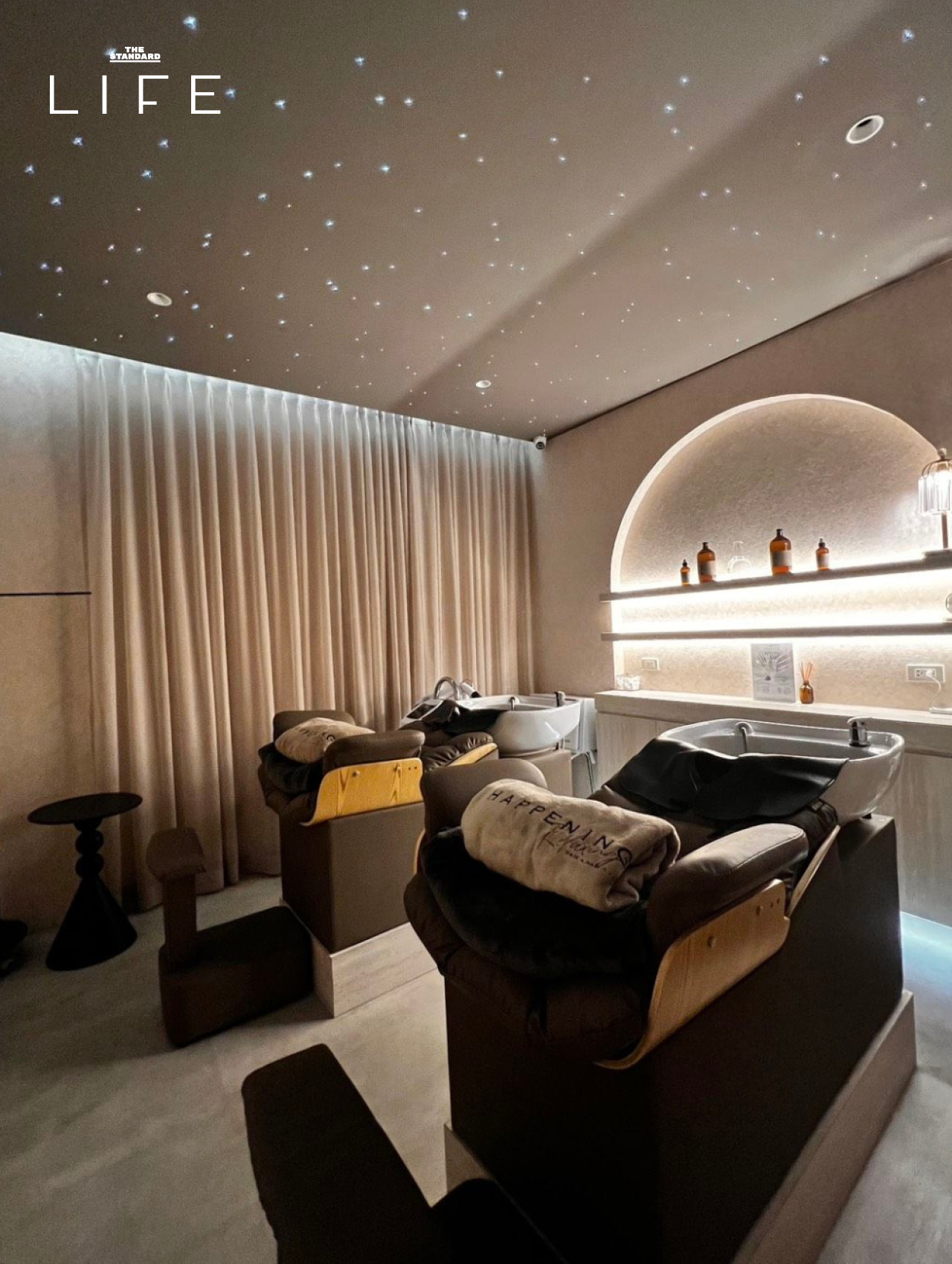 ภาพภายใน Happening Hair and Nail Spa สาขาสุขุมวิท 49 แสดงบรรยากาศโปร่งสบาย เน้นการดูแลความงามแบบองค์รวม 5