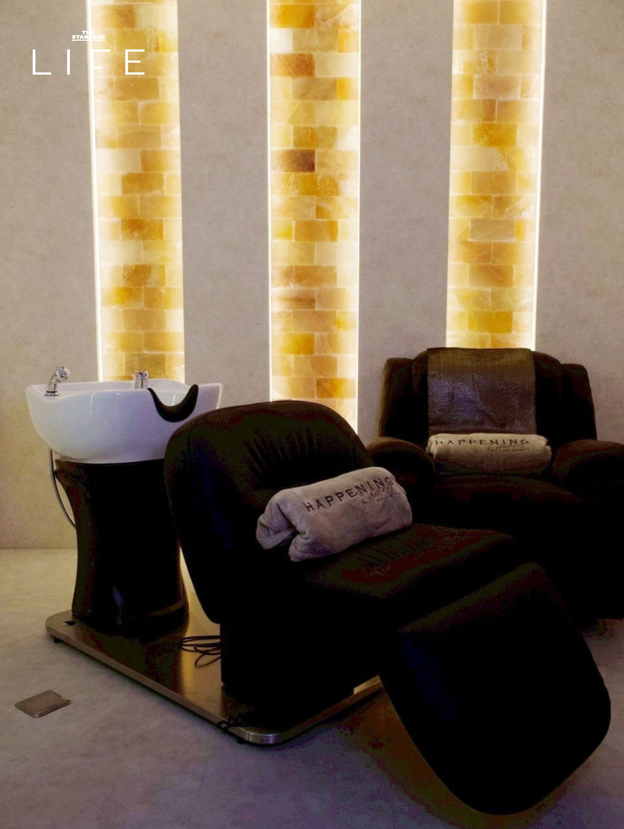 ภาพภายใน Happening Hair and Nail Spa สาขาสุขุมวิท 49 แสดงบรรยากาศโปร่งสบาย เน้นการดูแลความงามแบบองค์รวม 6