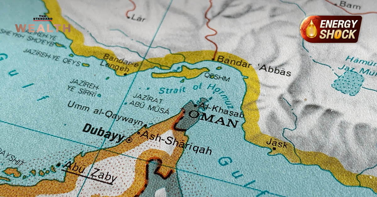แผนที่ช่องแคบฮอร์มุซ พร้อมข้อความระบุถึงบทบาทสำคัญต่อชีวิตกว่า 100 ล้านคน