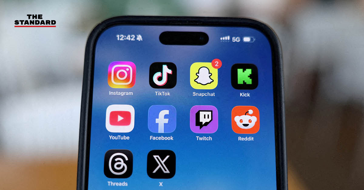 ภาพประกอบเด็กกำลังใช้โซเชียลมีเดียในอินโดนีเซีย เพื่อสื่อถึงข่าวการแบนโซเชียลฯ สำหรับเด็กต่ำกว่า 16 ปี