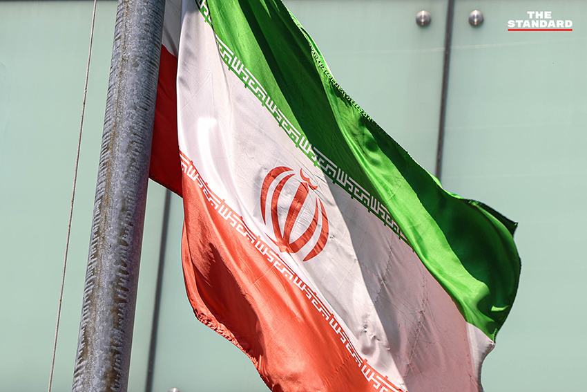 ธงชาติอิหร่านถูกลดครึ่งเสา ณ สถานเอกอัครราชทูตสาธารณรัฐอิสลามแห่งอิหร่านประจำประเทศไทย เพื่อไว้อาลัยผู้นำสูงสุดของอิหร่าน 2