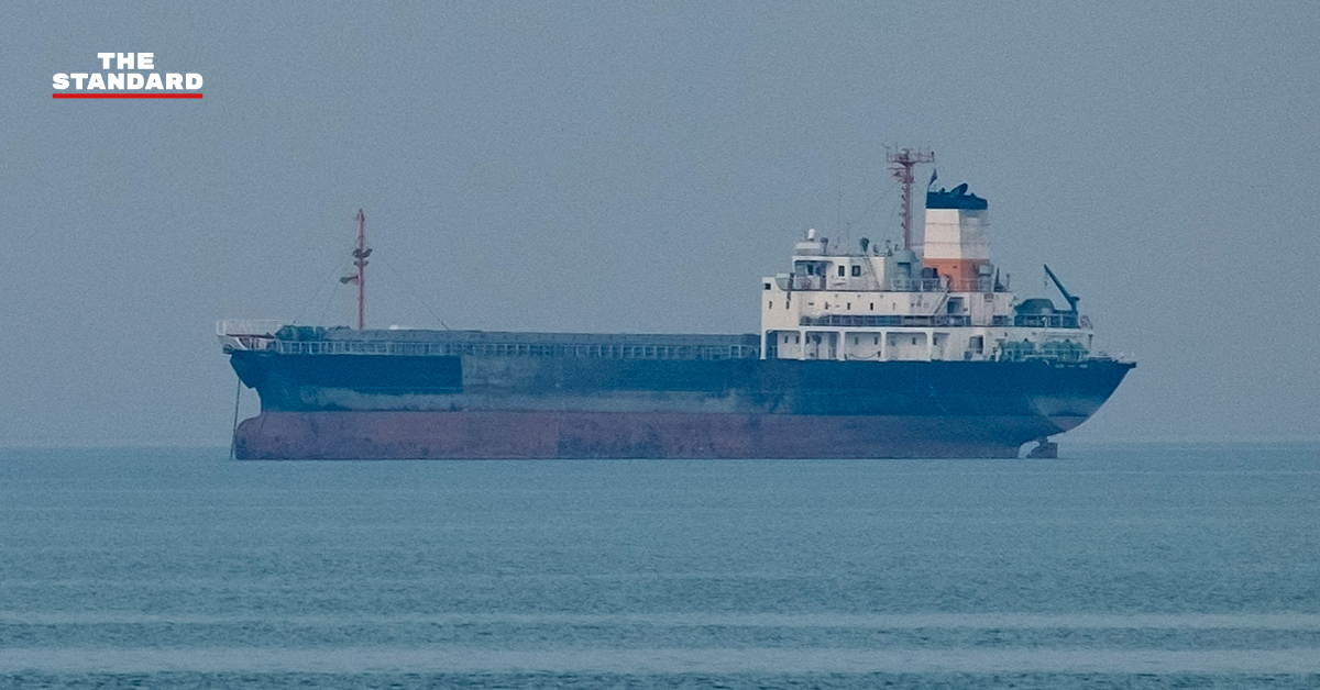 เรือบรรทุกน้ำมันแล่นผ่านช่องแคบฮอร์มุซ