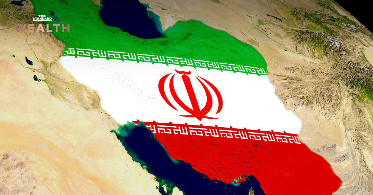 ภาพเรือบรรทุกน้ำมันขนาดใหญ่แล่นผ่านช่องแคบฮอร์มุซ