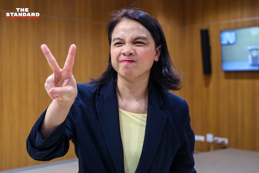 หทัยรัตน์ พหลทัพ บก. The Isaan Record ยื่นหนังสือร้อง กมธ. และ สส. 1