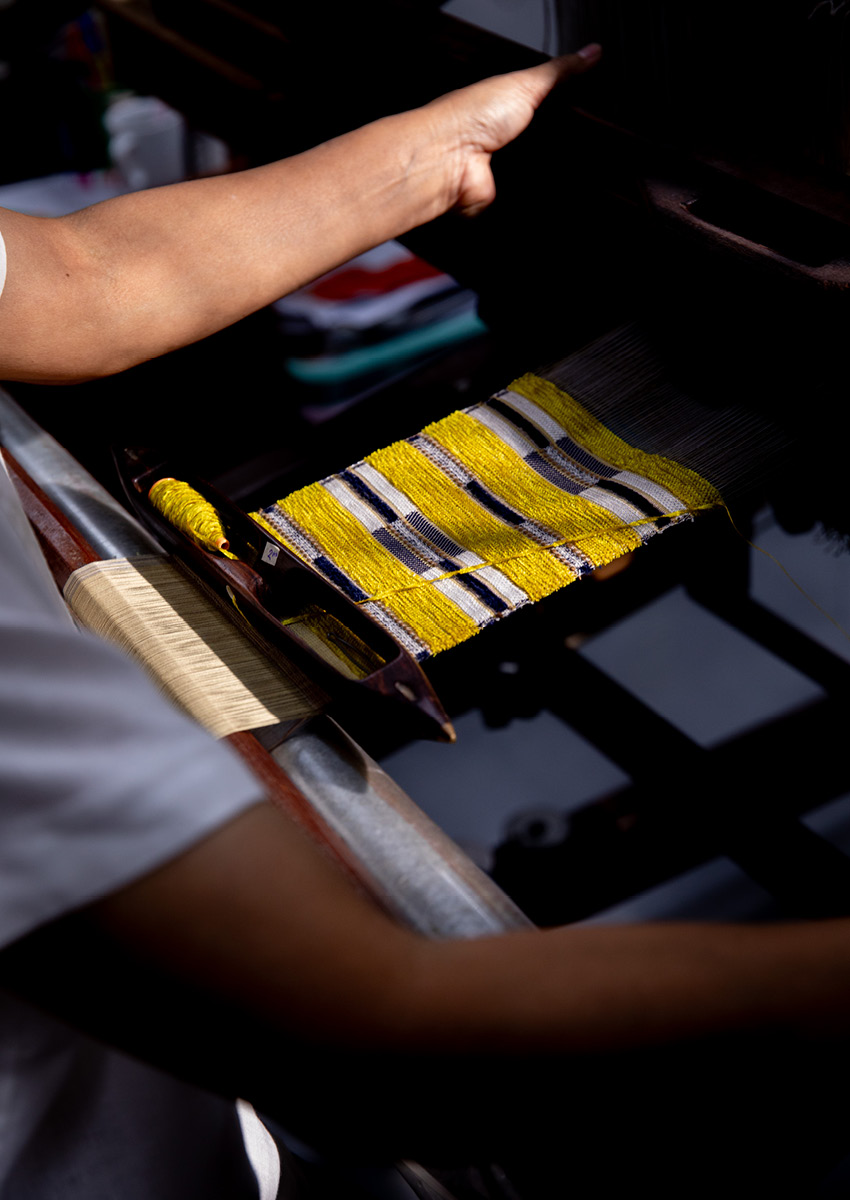 เสื้อผ้าและเครื่องประดับคอลเลกชัน Silk Chenille จาก จิม ทอมป์สัน โดดเด่นด้วยลายทอและสัมผัสหรูหรา 1