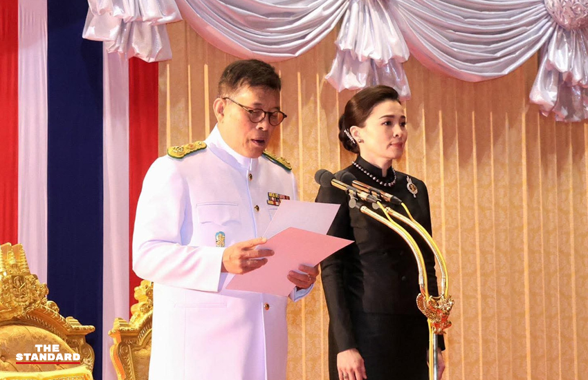 พระบาทสมเด็จพระเจ้าอยู่หัวและสมเด็จพระนางเจ้าฯ พระบรมราชินี เสด็จพระราชดำเนินทรงเปิดประชุมรัฐสภา ณ อาคารรัฐสภา 1