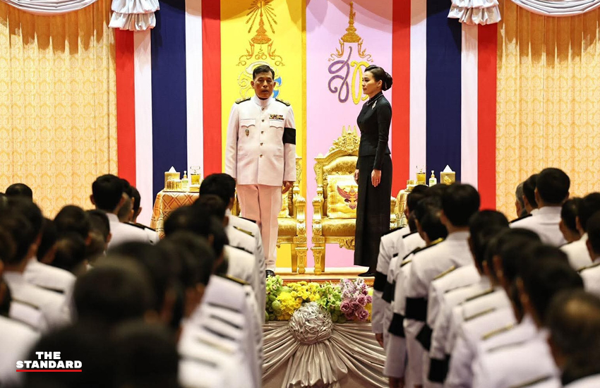 พระบาทสมเด็จพระเจ้าอยู่หัวและสมเด็จพระนางเจ้าฯ พระบรมราชินี เสด็จพระราชดำเนินทรงเปิดประชุมรัฐสภา ณ อาคารรัฐสภา 4
