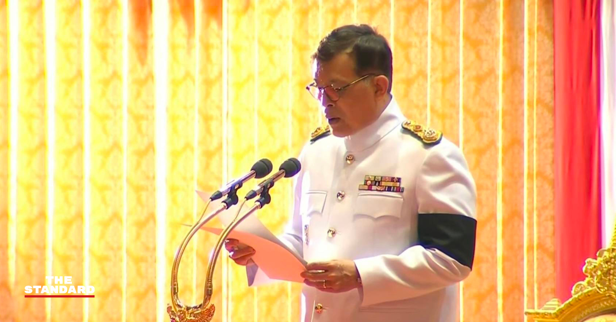 พระบาทสมเด็จพระเจ้าอยู่หัวและสมเด็จพระนางเจ้าฯ พระบรมราชินี เสด็จพระราชดำเนินทรงเปิดประชุมรัฐสภาสมัยสามัญ ณ อาคารรัฐสภา