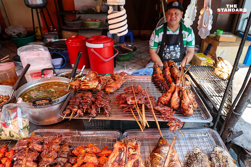 ภาพประชาชนและผู้ประกอบการย่านตลาดคลองเตย สะท้อนความกังวลจากวิกฤตค่าครองชีพและราคาน้ำมันที่สูงขึ้น 11
