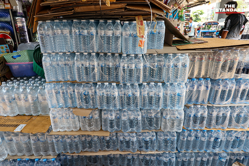 ภาพประชาชนและผู้ประกอบการย่านตลาดคลองเตย สะท้อนความกังวลจากวิกฤตค่าครองชีพและราคาน้ำมันที่สูงขึ้น 14