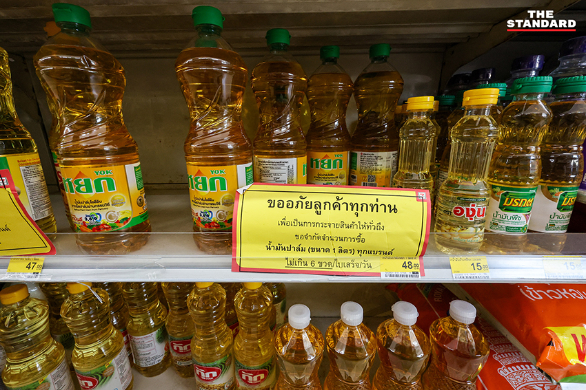 ภาพประชาชนและผู้ประกอบการย่านตลาดคลองเตย สะท้อนความกังวลจากวิกฤตค่าครองชีพและราคาน้ำมันที่สูงขึ้น 4