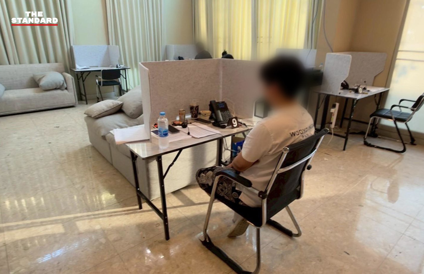 เจ้าหน้าที่ตำรวจและเจ้าหน้าที่สถานทูตเกาหลีใต้ แถลงผลการจับกุมแก๊งคอลเซ็นเตอร์ชาวเกาหลีใต้ พร้อมของกลาง 2