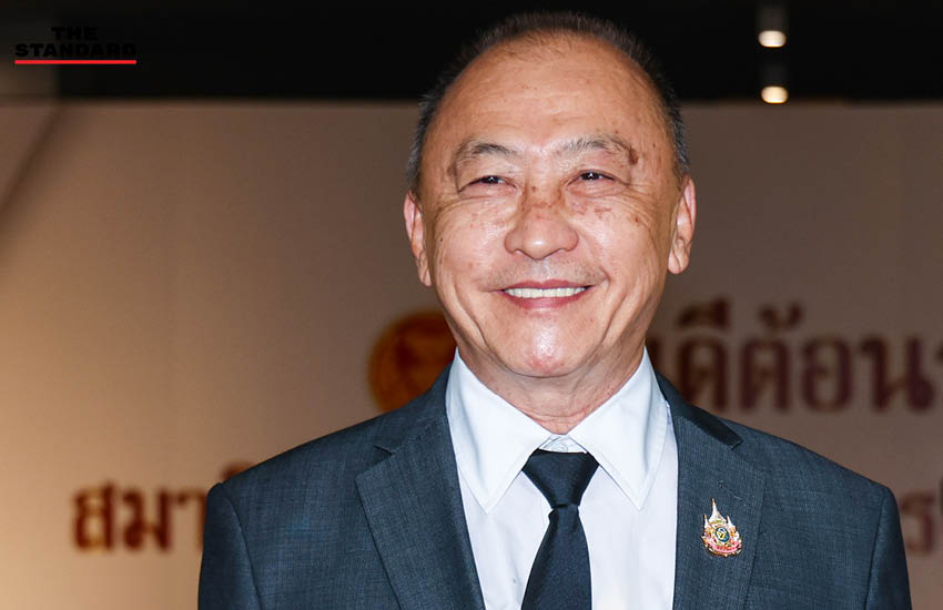 กฤษฎา หลีนวรัตน์ หรือ ‘นายกฯ เบี้ยว’ สส. บัญชีรายชื่อ พรรคภูมิใจไทย ขณะเข้ารายงานตัวที่อาคารรัฐสภา 2