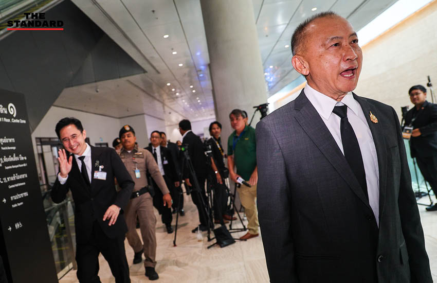 กฤษฎา หลีนวรัตน์ หรือ ‘นายกฯ เบี้ยว’ สส. บัญชีรายชื่อ พรรคภูมิใจไทย ขณะเข้ารายงานตัวที่อาคารรัฐสภา 6