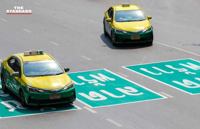 ป้ายจราจรและตีเส้นพื้นถนนรูปแบบใหม่ บริเวณห้าแยกลาดพร้าว เพื่อลดความสับสนการจราจร 5