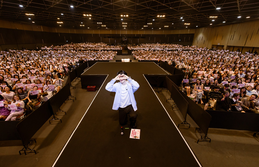 อี ดง-อุค นักแสดงหนุ่มยิ้มแย้มในงานแฟนมีตติ้งอันแสนอบอุ่นที่กรุงเทพฯ 4