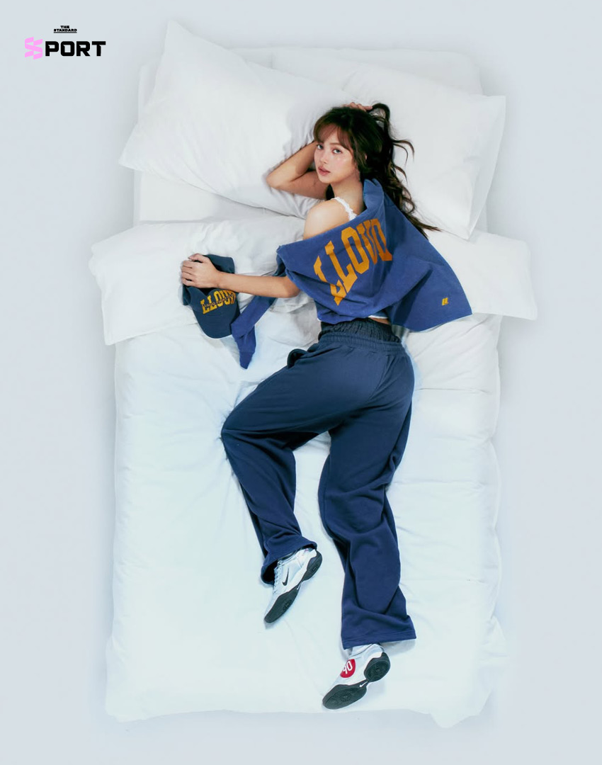 Lisa ในชุดจากคอลเล็กชัน LLOUD GYM ที่นำแรงบันดาลใจจากมวยไทยมาผสมผสานกับแฟชั่นสตรีทแวร์ 5