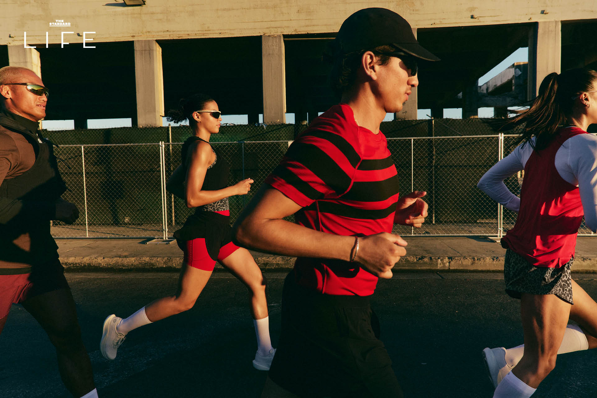 ภาพบรรยากาศร้าน lululemon สาขา Central Park ที่เน้นการตกแต่งแบบ Rustic และพื้นที่ทำกิจกรรม 2