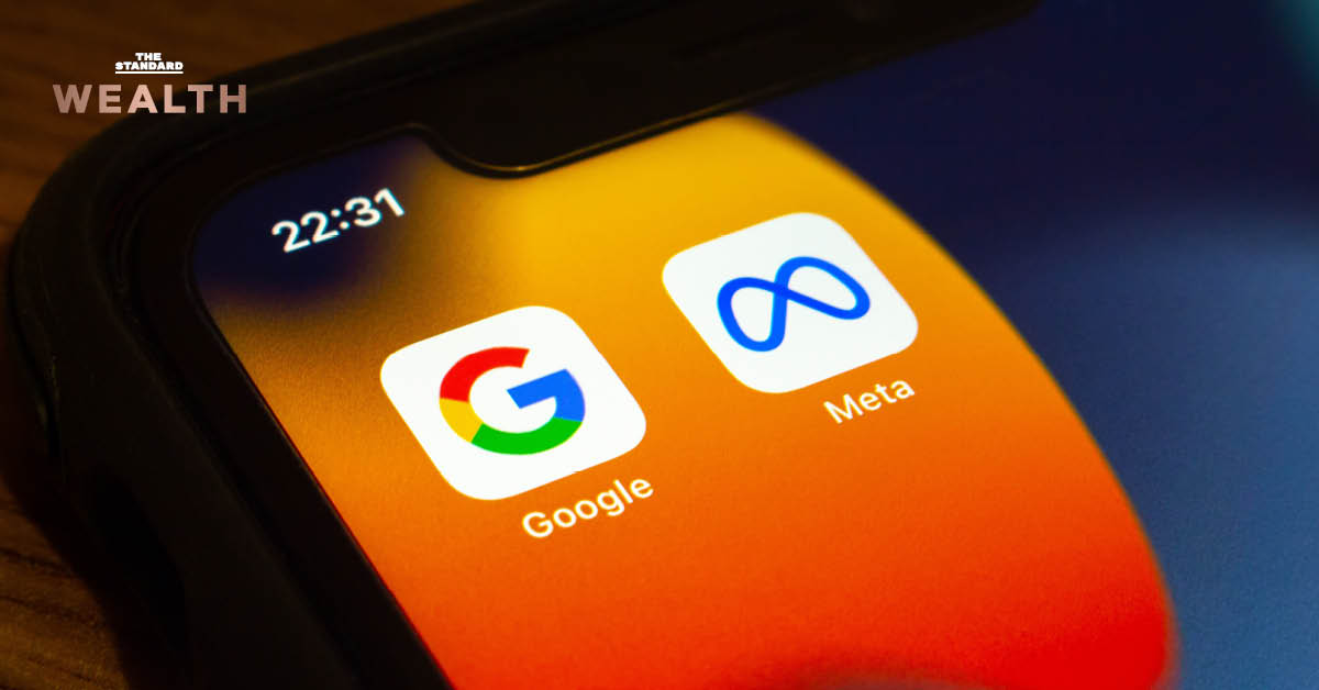 ภาพโลโก้ Meta และ Alphabet บนหน้าจอคอมพิวเตอร์