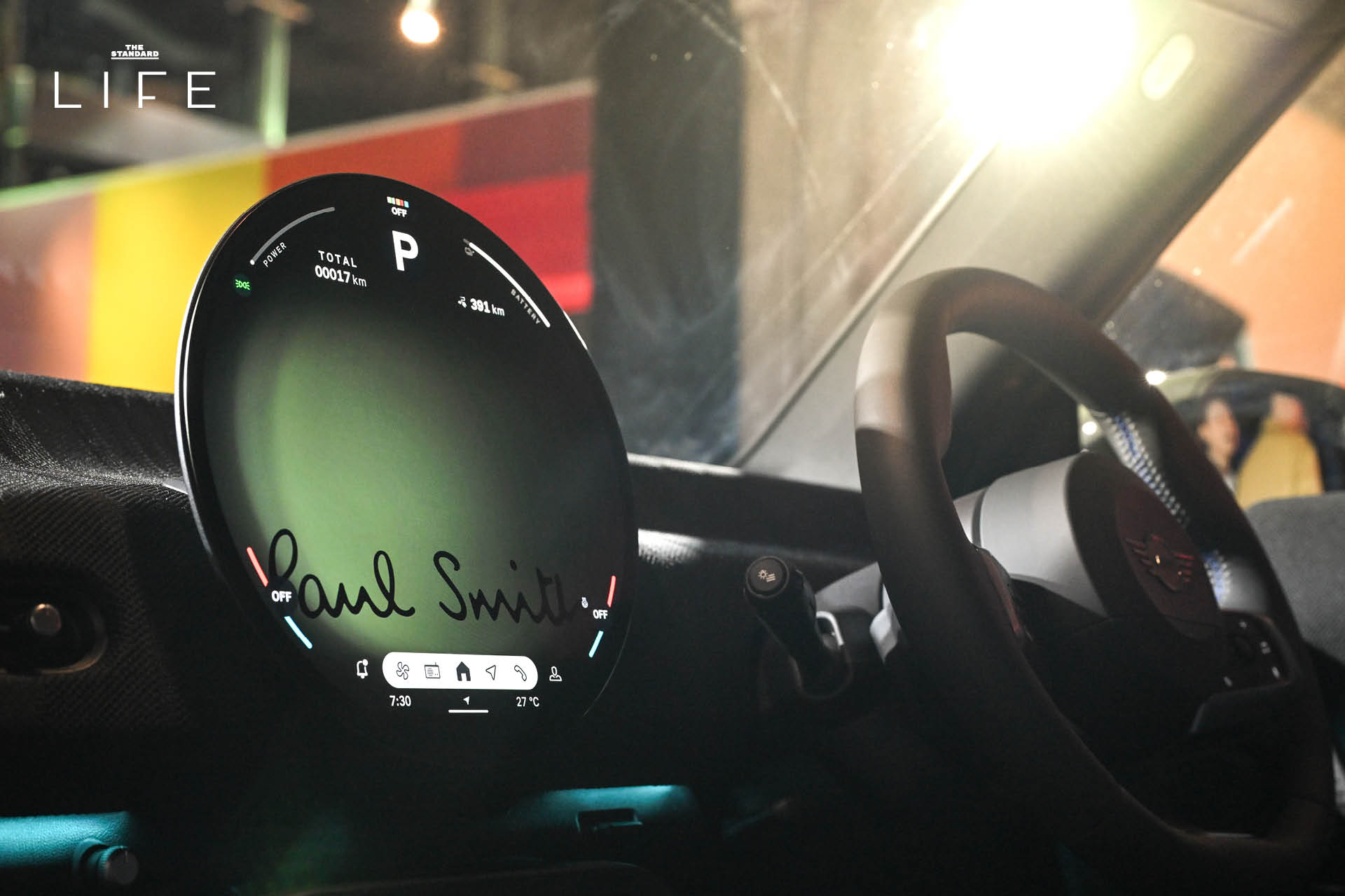 รถยนต์ไฟฟ้า MINI Paul Smith Edition สีเขียว Nottingham Green พร้อมแถบ Signature Stripe และดีไซน์เฉพาะตัว 6