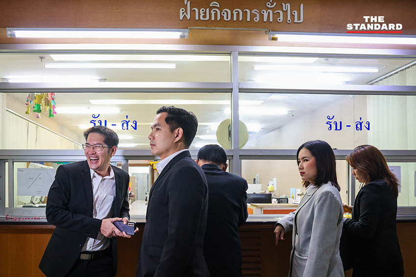 มงคลกิตติ์ สุขสินธานนท์ ยื่นหนังสือลาออกจากการเป็นสมาชิกพรรคทางเลือกใหม่ เพื่อเตรียมตั้งพรรค 'ก้าวล้ำ' 3