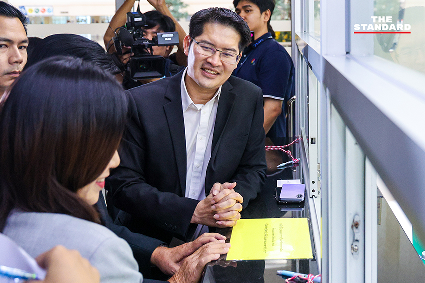 มงคลกิตติ์ สุขสินธานนท์ ยื่นหนังสือลาออกจากการเป็นสมาชิกพรรคทางเลือกใหม่ เพื่อเตรียมตั้งพรรค 'ก้าวล้ำ' 6