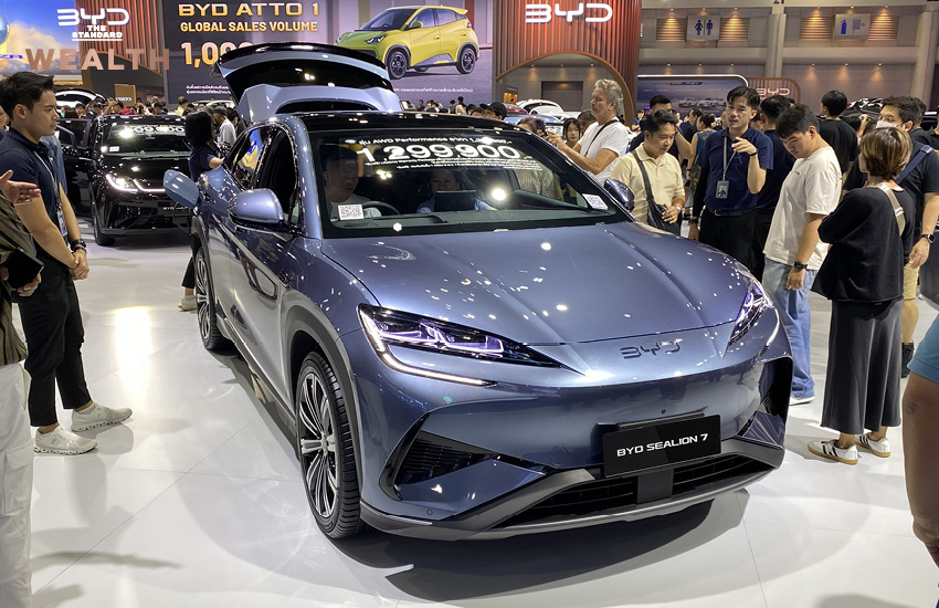 บรรยากาศงาน มอเตอร์โชว์ 2026 ผู้คนแห่ชมรถยนต์ไฟฟ้า EV คึกคัก ยอดจองพุ่งรับน้ำมันแพง 2