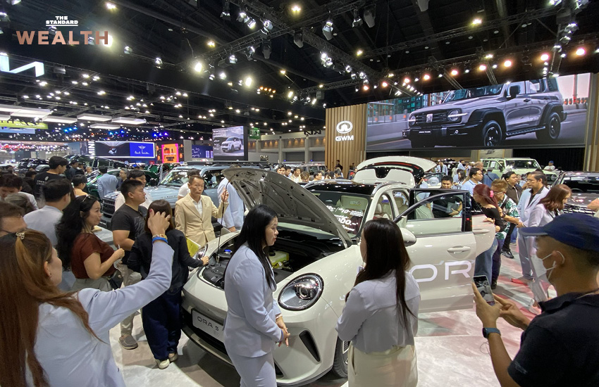 บรรยากาศงาน มอเตอร์โชว์ 2026 ผู้คนแห่ชมรถยนต์ไฟฟ้า EV คึกคัก ยอดจองพุ่งรับน้ำมันแพง 3