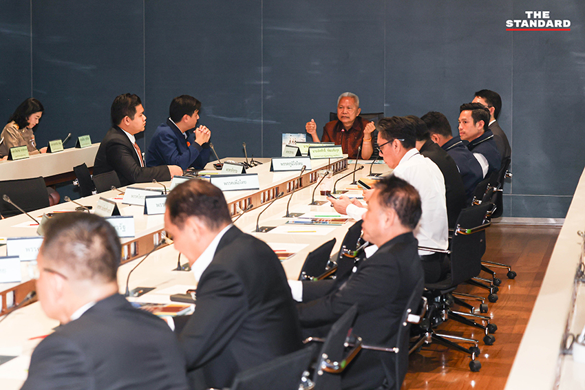 การประชุมตัวแทนพรรคการเมืองในสภาผู้แทนราษฎร ที่มีมติให้ สส. จ่ายค่าอาหารเอง 2