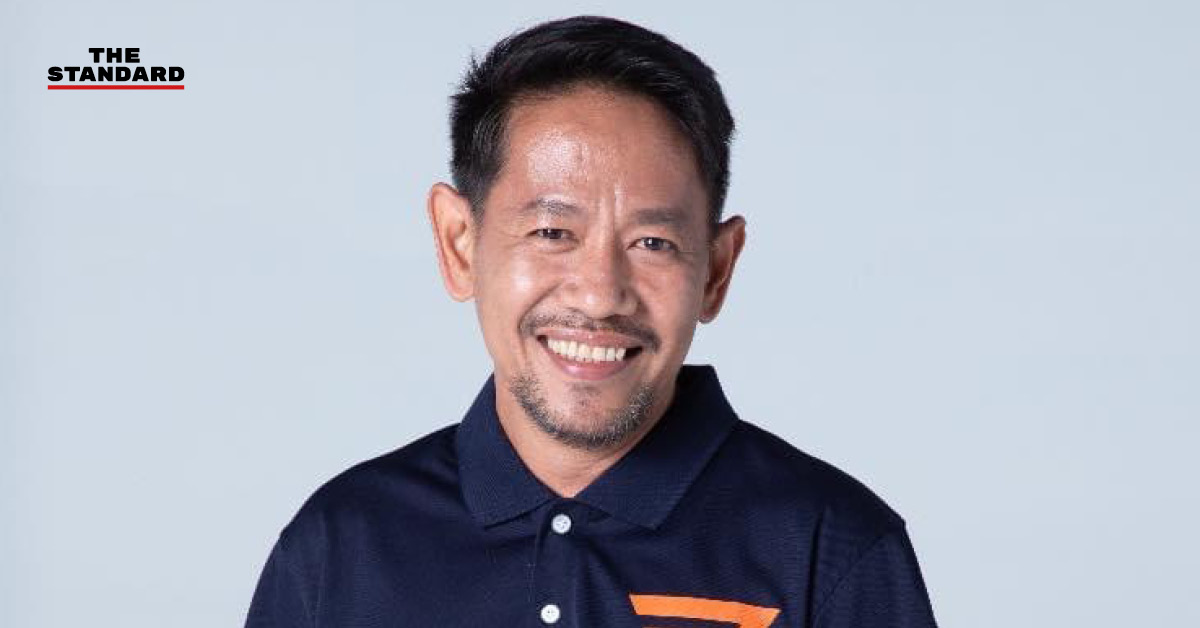 นครชัย อดีต สส.ก้าวไกล เดินทางออกจากศาลจังหวัดระยอง หลังถูกสั่งจำคุกและเพิกถอนสิทธิ