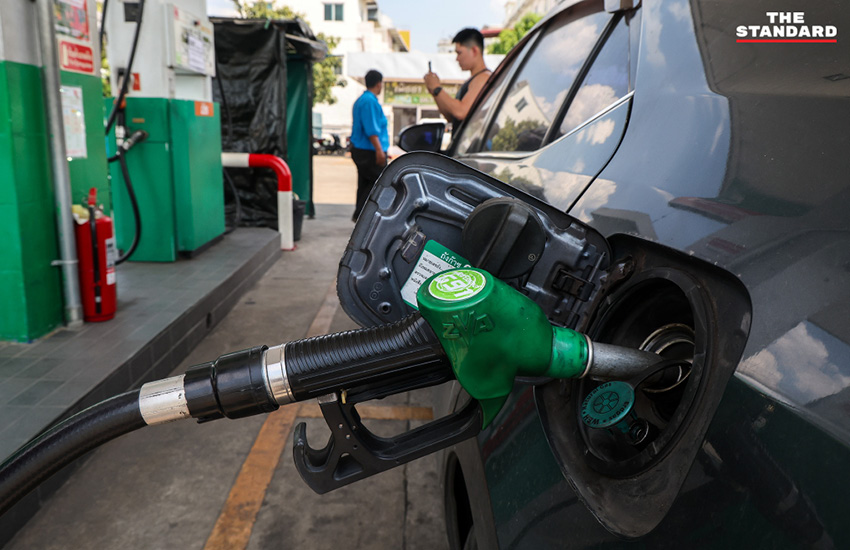 ภาพบรรยากาศปั๊มน้ำมันนนทบุรีที่มีมาตรการเข้มงวด ห้ามเติมน้ำมันใส่แกลลอน ดีเซลจำกัด 500 บาทต่อคัน 11