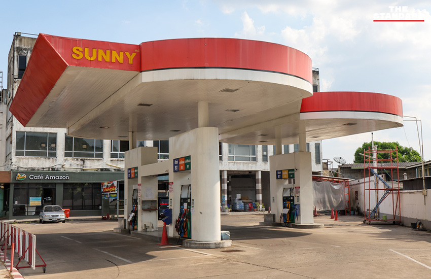 ภาพบรรยากาศปั๊มน้ำมันนนทบุรีที่มีมาตรการเข้มงวด ห้ามเติมน้ำมันใส่แกลลอน ดีเซลจำกัด 500 บาทต่อคัน 14