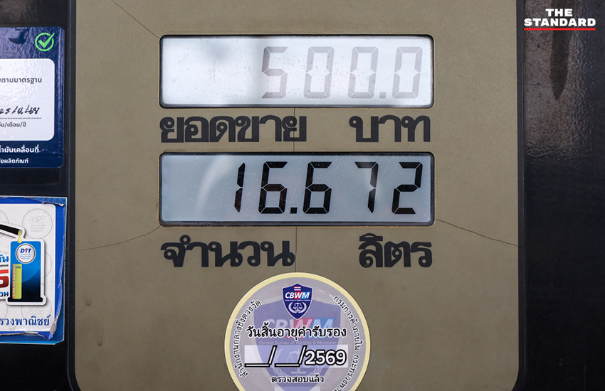 ภาพบรรยากาศปั๊มน้ำมันนนทบุรีที่มีมาตรการเข้มงวด ห้ามเติมน้ำมันใส่แกลลอน ดีเซลจำกัด 500 บาทต่อคัน 2