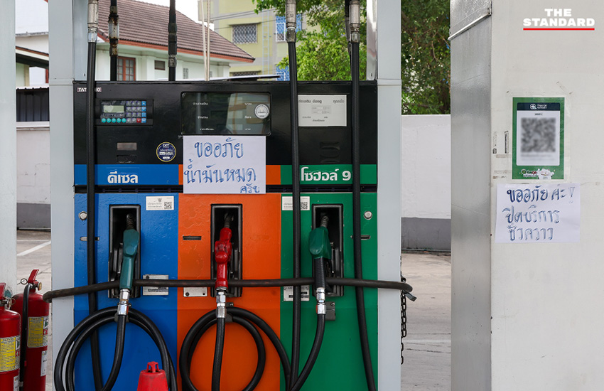 ภาพบรรยากาศปั๊มน้ำมันนนทบุรีที่มีมาตรการเข้มงวด ห้ามเติมน้ำมันใส่แกลลอน ดีเซลจำกัด 500 บาทต่อคัน 3