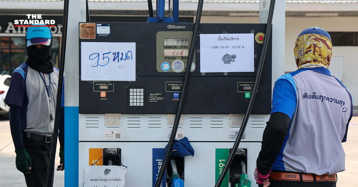 ภาพบรรยากาศปั๊มน้ำมันนนทบุรีที่มีมาตรการเข้มงวด ห้ามเติมน้ำมันใส่แกลลอน ดีเซลจำกัด 500 บาทต่อคัน