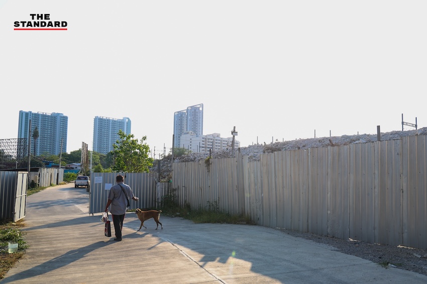 ภาพซากปรักหักพังและพื้นที่ว่างเปล่าของ 'ตึกสำนักงานการตรวจเงินแผ่นดิน (สตง.) แห่งใหม่' หลังเหตุการณ์ถล่มครบรอบ 1 ปี 20