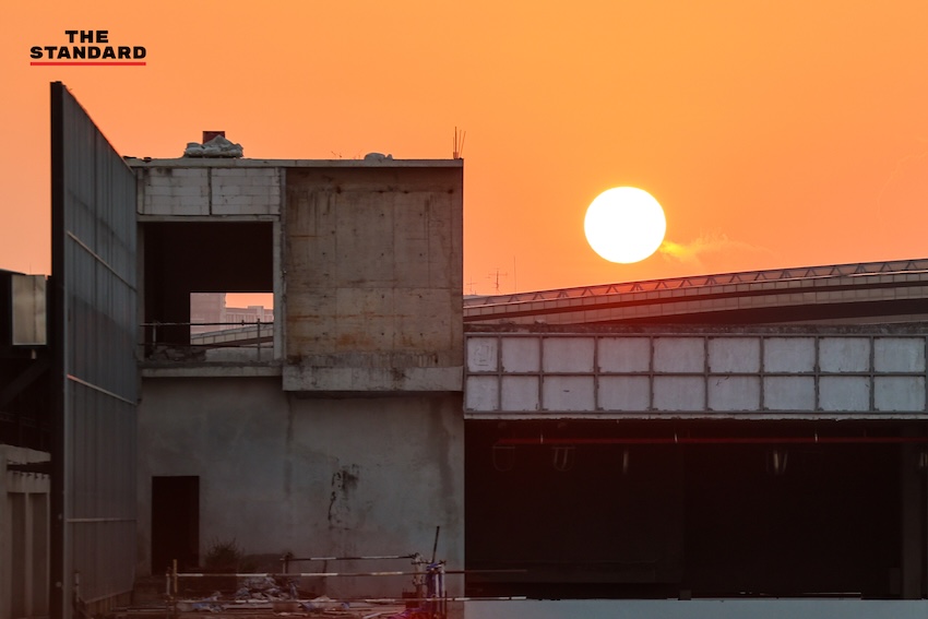 ภาพซากปรักหักพังและพื้นที่ว่างเปล่าของ 'ตึกสำนักงานการตรวจเงินแผ่นดิน (สตง.) แห่งใหม่' หลังเหตุการณ์ถล่มครบรอบ 1 ปี 25