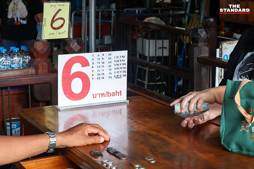 ภาพถ่ายเรือข้ามฟากและเรือด่วนเจ้าพระยา ณ ท่าเรือสาทร แสดงผลกระทบจากวิกฤตน้ำมันและการปรับค่าโดยสาร 2