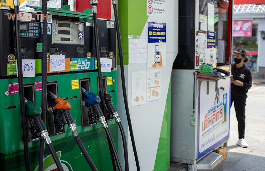 ภาพบรรยากาศป้ายประกาศน้ำมันหมดที่สถานีบริการน้ำมัน และเจ้าหน้าที่ภาครัฐลงพื้นที่ตรวจสอบ 1