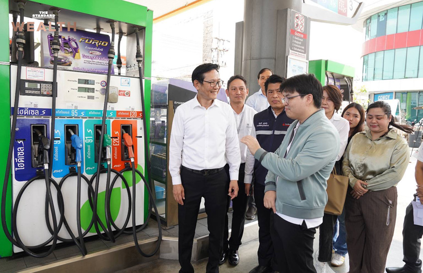 ภาพบรรยากาศป้ายประกาศน้ำมันหมดที่สถานีบริการน้ำมัน และเจ้าหน้าที่ภาครัฐลงพื้นที่ตรวจสอบ 3