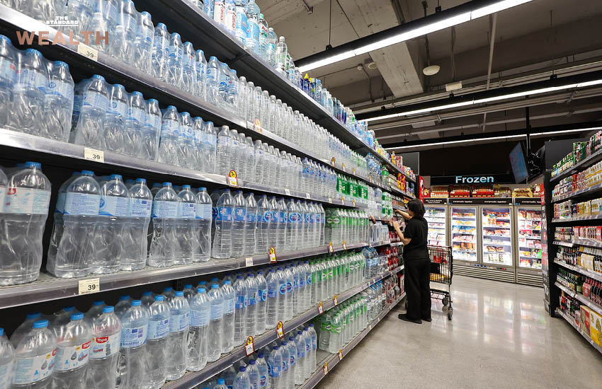 ภาพประกอบแสดงราคาน้ำมันและราคาสินค้าอุปโภคบริโภคที่ปรับตัวสูงขึ้น สะท้อนวิกฤตค่าครองชีพ 1