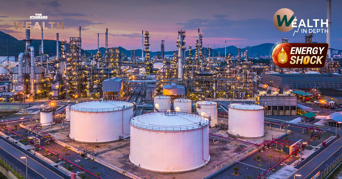 ภาพประกอบข่าว แสดงข้อความ 'ใครคุมเกมน้ำมัน? 6 โรงกลั่นยันไม่กักตุน แต่รัฐต้องพิสูจน์ ทั้งระบบสรุปใน 2 สัปดาห์' พร้อมโลโก้ WEALTH IN DEPTH