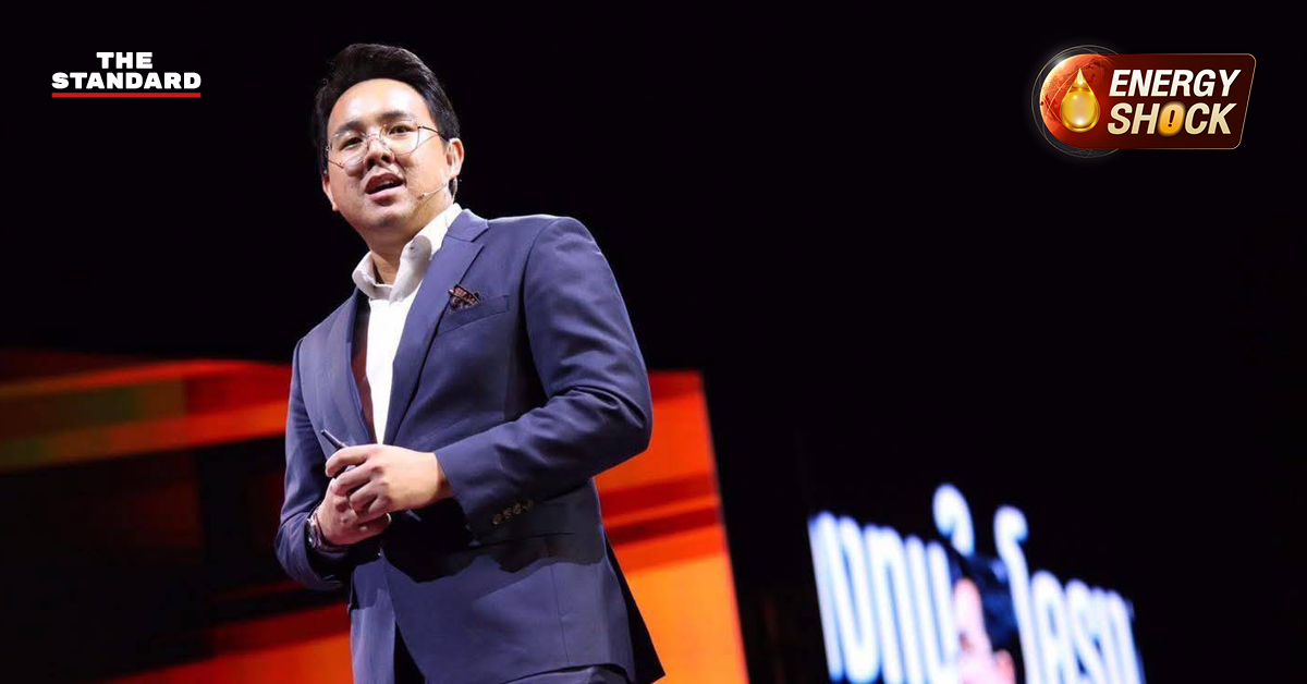 ภาพ ศุภโชติ ไชยสัจ สมาชิกสภาผู้แทนราษฎร พรรคประชาชน แถลงข่าววิพากษ์วิจารณ์การบริหารจัดการน้ำมันของรัฐบาล